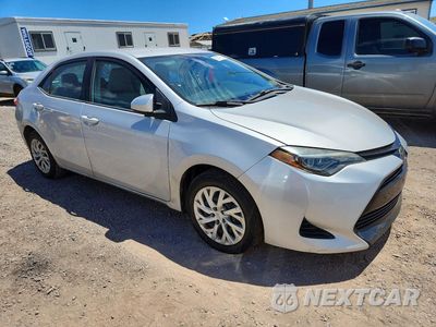 Czwarte zdjęcie samochodu z boku: 2018 TOYOTA COROLLA L VIN:5YFBURHE1JP833105 - miniatura