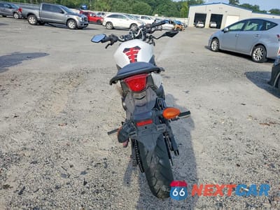 Czwarte zdjęcie samochodu z boku: 2012 YAMAHA FZ6 R VIN:JYARJ18E5CA009412 - miniatura