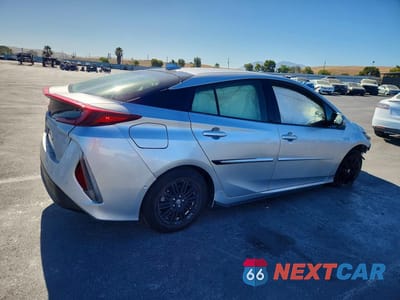 Trzecie zdjęcie samochodu z tyłu: 2017 TOYOTA PRIUS PRIME ADVANCED VIN:JTDKARFP2H3034837 - miniatura