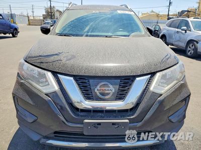 Piąte zdjęcie samochodu w środku: 2017 NISSAN ROGUE SV VIN:JN8AT2MT2HW153441 - miniatura