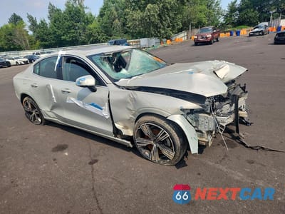 Czwarte zdjęcie samochodu z boku: 2019 VOLVO S60 T5 INSCRIPTION VIN:7JR102FL2KG016861 - miniatura