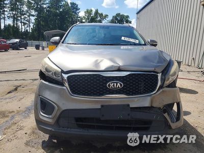Piąte zdjęcie samochodu w środku: 2016 KIA SORENTO LX V6 VIN:5XYPG4A51GG174109 - miniatura