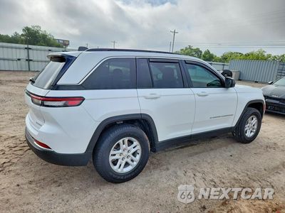 Trzecie zdjęcie samochodu z tyłu: 2025 JEEP GRAND CHEROKEE LAREDO VIN:1C4RJHAG6SC359501 - miniatura