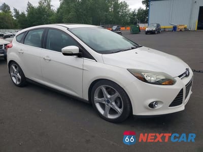 Czwarte zdjęcie samochodu z boku: 2014 FORD FOCUS TITANIUM VIN:1FADP3N22EL111816 - miniatura