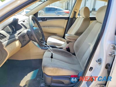Zdjęcie 7 z 12 samochodu: 2010 HYUNDAI SONATA GLS VIN:5NPET4AC1AH605081 - miniatura