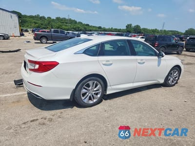 Trzecie zdjęcie samochodu z tyłu: 2018 HONDA ACCORD LX VIN:1HGCV1F11JA046647 - miniatura