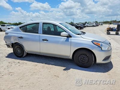 Czwarte zdjęcie samochodu z boku: 2017 NISSAN VERSA 1.6 S PLUS VIN:3N1CN7AP1HL830426 - miniatura