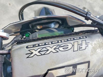 Zdjęcie 7 z 8 samochodu: 2004 KTM 520 SX VIN:VBKMXM4084M427261 - miniatura