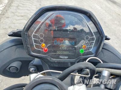 Zdjęcie 7 z 9 samochodu: 2024 TRIUMPH MOTORCYCLE STREET TRIPLE 765 R VIN:SMTA604S5RTBK2609 - miniatura