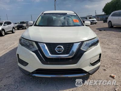 Piąte zdjęcie samochodu w środku: 2017 NISSAN ROGUE S VIN:5N1AT2MT8HC794165 - miniatura