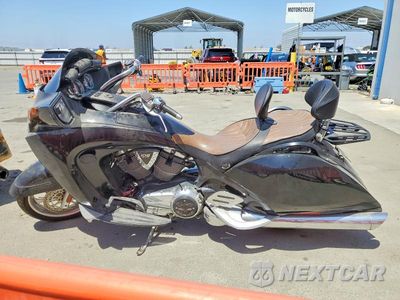 Trzecie zdjęcie samochodu z tyłu: 2009 VICTORY MOTORCYCLES VISION TOURING VIN:5VPSD36D193000787 - miniatura