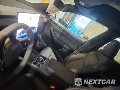 Zdjęcie 9 z 12 samochodu: 2026 TESLA MODEL Y VIN:7SAYGDEE8TA702258 - miniatura