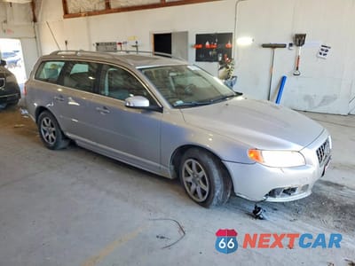 Czwarte zdjęcie samochodu z boku: 2010 VOLVO V70 3.2 VIN:YV1982BW5A1159910 - miniatura