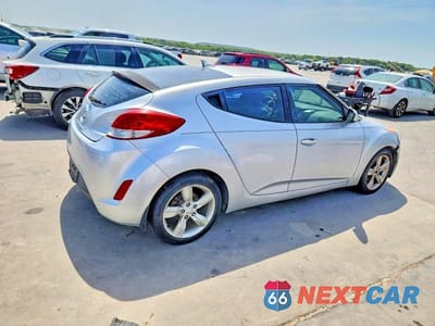 Trzecie zdjęcie samochodu z tyłu: 2015 HYUNDAI VELOSTER BASE VIN:KMHTC6AD0FU241921 - miniatura