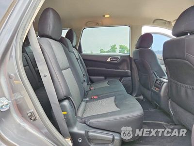 Zdjęcie 11 z 13 samochodu: 2017 NISSAN PATHFINDER SV VIN:5N1DR2MN3HC649743 - miniatura