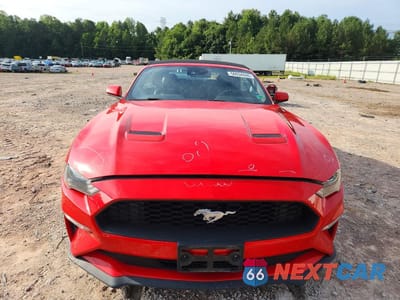 Piąte zdjęcie samochodu w środku: 2021 FORD MUSTANG VIN:1FATP8UH4M5111124 - miniatura