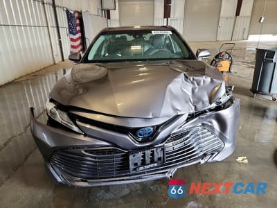 Piąte zdjęcie samochodu w środku: 2019 TOYOTA CAMRY HYBRID XLE VIN:4T1B21HK1KU513862 - miniatura