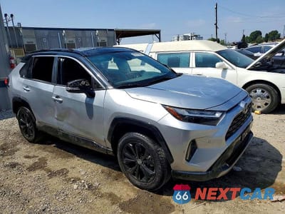 Czwarte zdjęcie samochodu z boku: 2024 TOYOTA RAV4 VIN:JTME6RFV8RJ061504 - miniatura