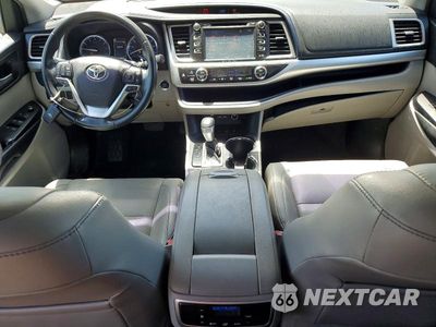 Zdjęcie 8 z 13 samochodu: 2019 TOYOTA HIGHLANDER XLE VIN:5TDJZRFH2KS596496 - miniatura