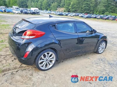 Trzecie zdjęcie samochodu z tyłu: 2015 HYUNDAI VELOSTER BASE VIN:KMHTC6AD1FU232290 - miniatura