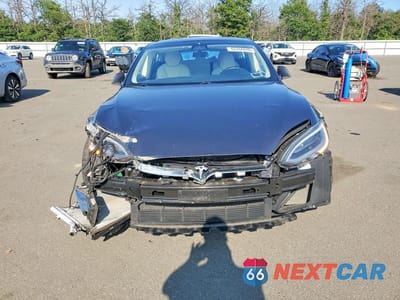Piąte zdjęcie samochodu w środku: 2018 TESLA MODEL S VIN:5YJSA1E26JF297011 - miniatura