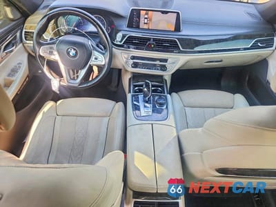 Zdjęcie 8 z 12 samochodu: 2017 BMW 740 I VIN:WBA7E2C58HG740107 - miniatura