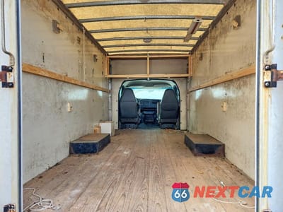 Zdjęcie 10 z 12 samochodu: 2003 CHEVROLET EXPRESS G3500 DELIVERY TRUCK VIN:1GBHG31U631181917 - miniatura
