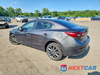 Drugie zdjęcie samochodu z przodu: 2018 MAZDA 3 TOURING VIN:3MZBN1V34JM204606 - miniatura
