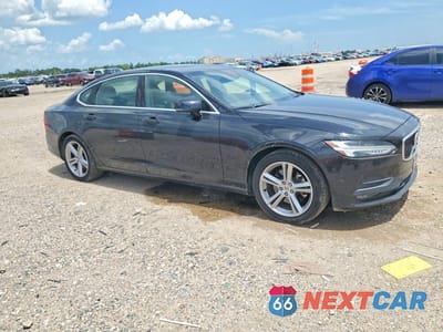 Czwarte zdjęcie samochodu z boku: 2018 VOLVO S90 T5 MOMENTUM VIN:LVY982AK5JP007362 - miniatura
