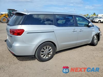 Trzecie zdjęcie samochodu z tyłu: 2020 KIA SEDONA LX VIN:KNDMB5C11L6632200 - miniatura