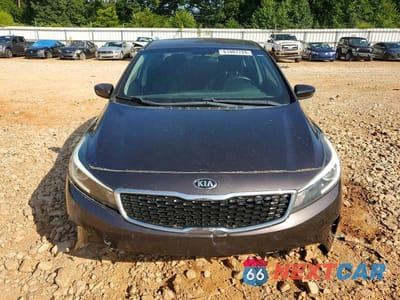 Piąte zdjęcie samochodu w środku: 2018 KIA FORTE LX VIN:3KPFK4A7XJE175355 - miniatura