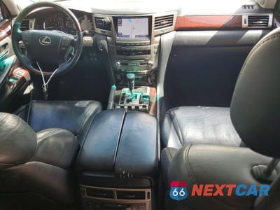 Zdjęcie 8 z 13 samochodu: 2013 LEXUS LX 570 VIN:JTJHY7AX5D4129654 - miniatura
