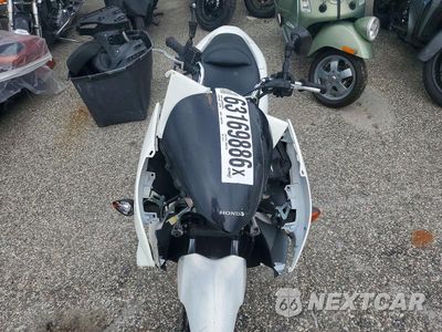 Piąte zdjęcie samochodu w środku: 2011 HONDA PCX VIN:MLHJF2806B5002177 - miniatura
