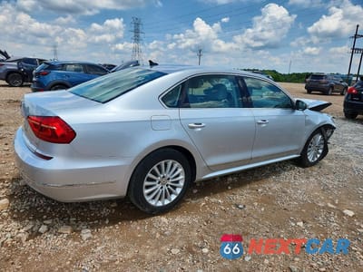 Trzecie zdjęcie samochodu z tyłu: 2016 VOLKSWAGEN PASSAT SE VIN:1VWBS7A37GC062876 - miniatura