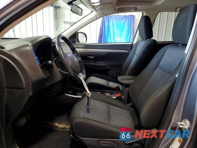 Zdjęcie 7 z 14 samochodu: 2017 MITSUBISHI OUTLANDER SE VIN:JA4AZ3A31HZ066420 - miniatura