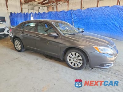 Czwarte zdjęcie samochodu z boku: 2014 CHRYSLER 200 LX VIN:1C3CCBAB7EN236076 - miniatura