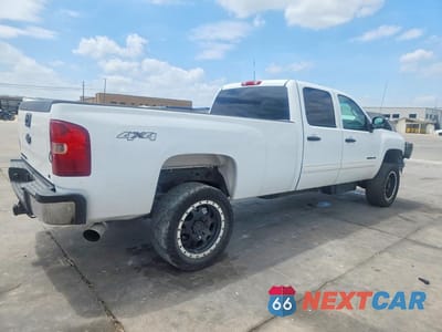 Trzecie zdjęcie samochodu z tyłu: 2014 CHEVROLET SILVERADO K2500 HEAVY DUTY LT VIN:1GC1KXC87EF153360 - miniatura