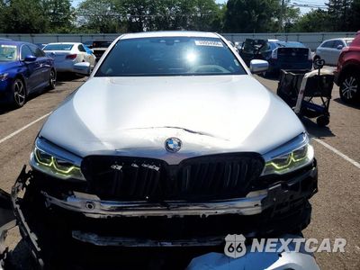 Piąte zdjęcie samochodu w środku: 2019 BMW 530XE VIN:WBAJB1C59KB375966 - miniatura