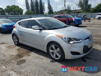 Czwarte zdjęcie samochodu z boku: 2015 HYUNDAI VELOSTER BASE VIN:KMHTC6AD1FU228546 - miniatura