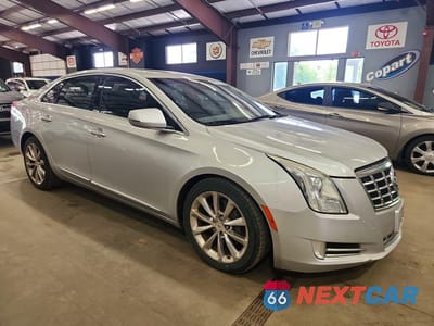 Czwarte zdjęcie samochodu z boku: 2013 CADILLAC XTS PREMIUM COLLECTION VIN:2G61T5S30D9108245 - miniatura