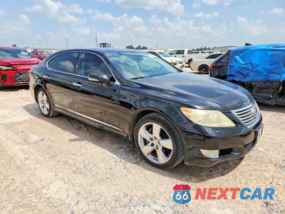 Czwarte zdjęcie samochodu z boku: 2011 LEXUS LS 460L VIN:JTHGL5EF7B5043593 - miniatura