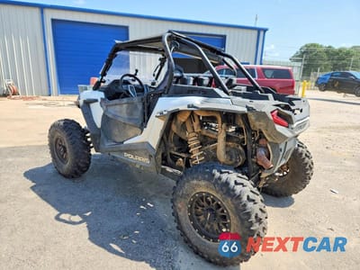 Trzecie zdjęcie samochodu z tyłu: 2019 POLARIS RZR UTILITY VEHICLE VIN:3NSVDE995KF584973 - miniatura