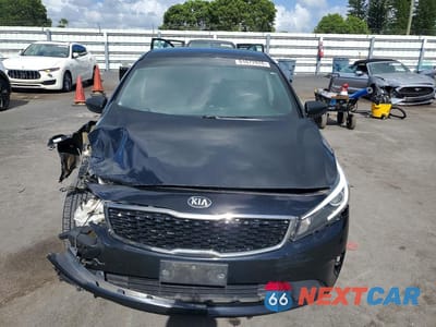 Piąte zdjęcie samochodu w środku: 2017 KIA FORTE VIN:3KPFK4A73HE127593 - miniatura