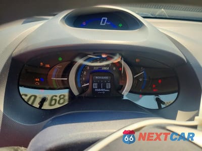 Zdjęcie 9 z 13 samochodu: 2010 HONDA INSIGHT VIN:JHMZE2H7XAS002199 - miniatura