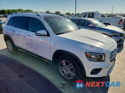 Czwarte zdjęcie samochodu z boku: 2020 MERCEDES-BENZ GLB 250 VIN:WDC4M4GB7LW011528 - miniatura