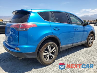 Trzecie zdjęcie samochodu z tyłu: 2018 TOYOTA RAV4 XLE VIN:JTMWFREV0JJ193229 - miniatura