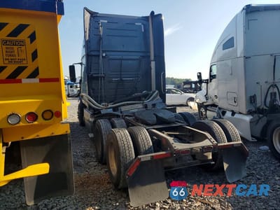 Drugie zdjęcie samochodu z przodu: 2015 VOLVO VNL SEMI TRUCK VIN:4V4NC9EH2FN190349 - miniatura