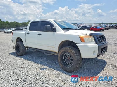 Czwarte zdjęcie samochodu z boku: 2012 NISSAN TITAN SV VIN:1N6BA0EC6CN307640 - miniatura