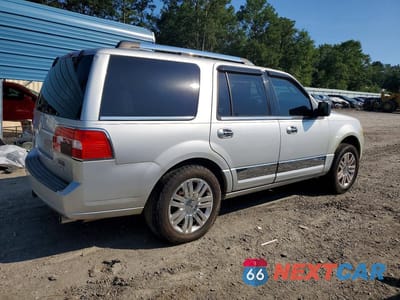 Trzecie zdjęcie samochodu z tyłu: 2011 LINCOLN NAVIGATOR VIN:5LMJJ2J51BEJ06284 - miniatura