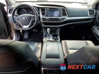 Zdjęcie 8 z 13 samochodu: 2019 TOYOTA HIGHLANDER XLE VIN:5TDJZRFH7KS630044 - miniatura